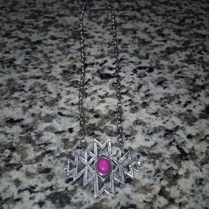 Silver Western Fashion Pendant Necklace with Pink Accent